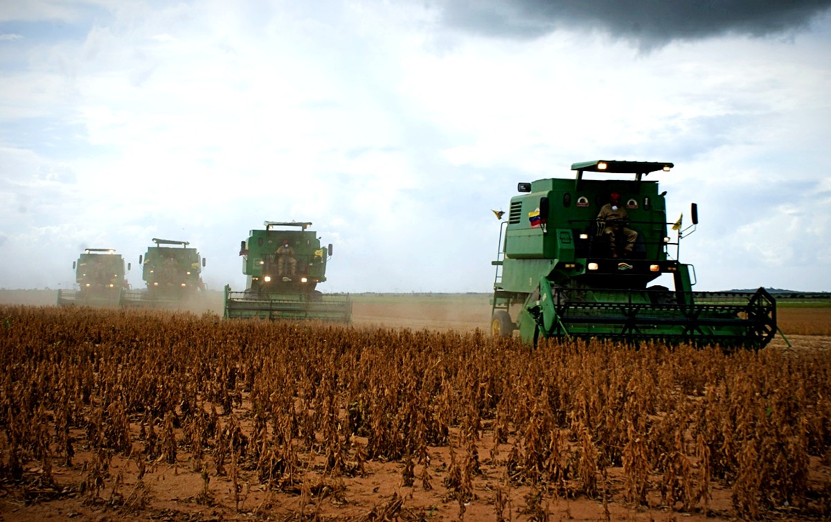 Agronegócio concentra riqueza e distribui crises agrárias e ambientais