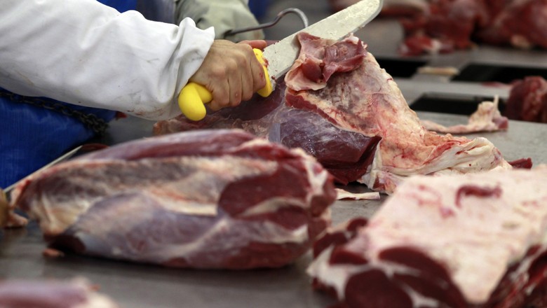 Exportações brasileiras de carne bovina devem crescer 2% em 2022, diz adido do USDA
