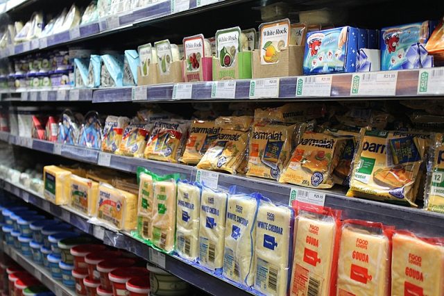 Preço do litro do leite dispara 37% na indústria e consumidor já paga mais caro em Minas