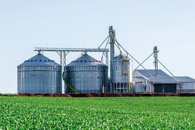 Com produção aquecida, agricultores investem em complexos de armazenagem