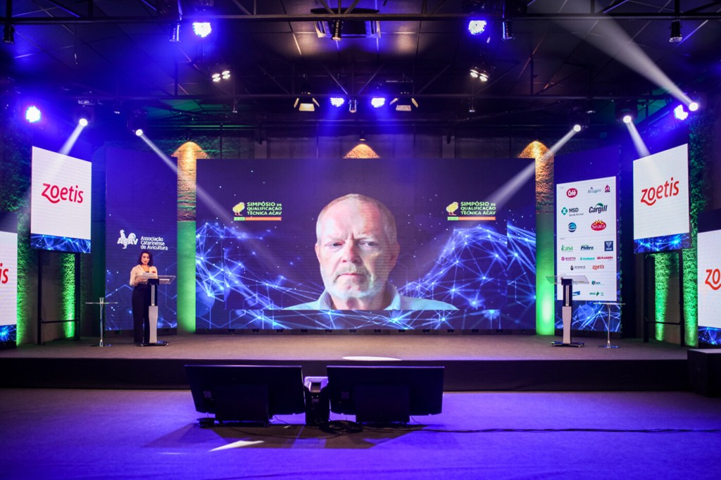 Palestras discutem técnicas de manejo e tecnologia vacinal para uma avicultura mais produtiva